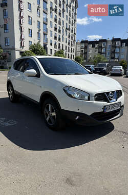Внедорожник / Кроссовер Nissan Qashqai 2012 в 