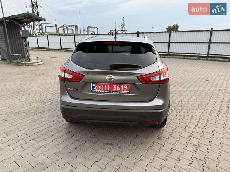 Внедорожник / Кроссовер Nissan Qashqai 2015 в Луцке