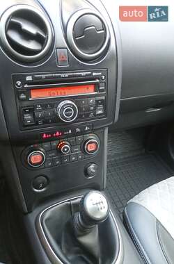 Внедорожник / Кроссовер Nissan Qashqai 2009 в 