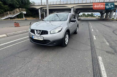 Внедорожник / Кроссовер Nissan Qashqai 2012 в 