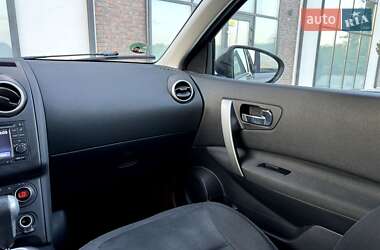 Внедорожник / Кроссовер Nissan Qashqai 2012 в 