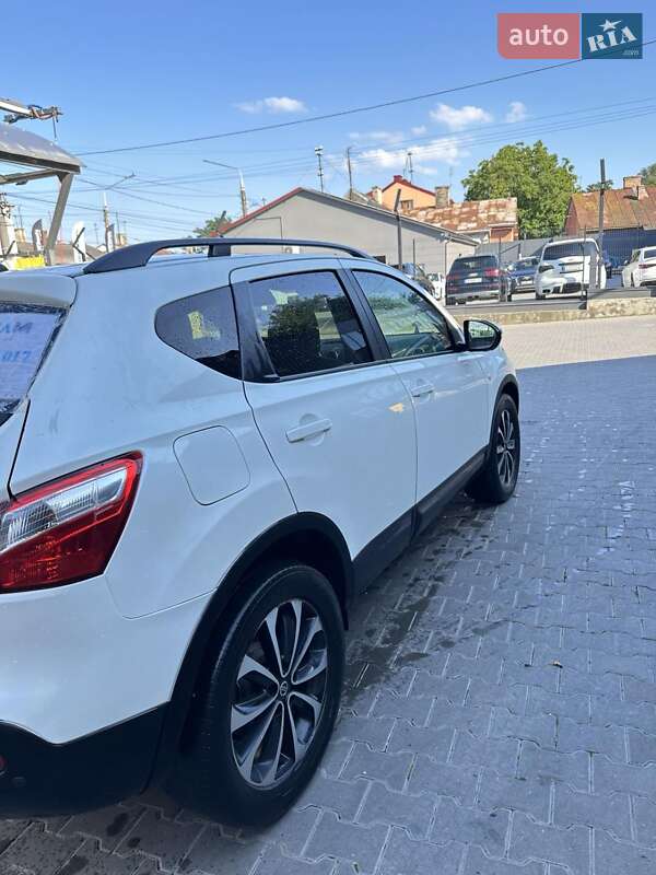 Позашляховик / Кросовер Nissan Qashqai 2013 в Чернівцях