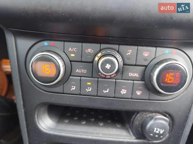 Позашляховик / Кросовер Nissan Qashqai 2011 в Звягелі