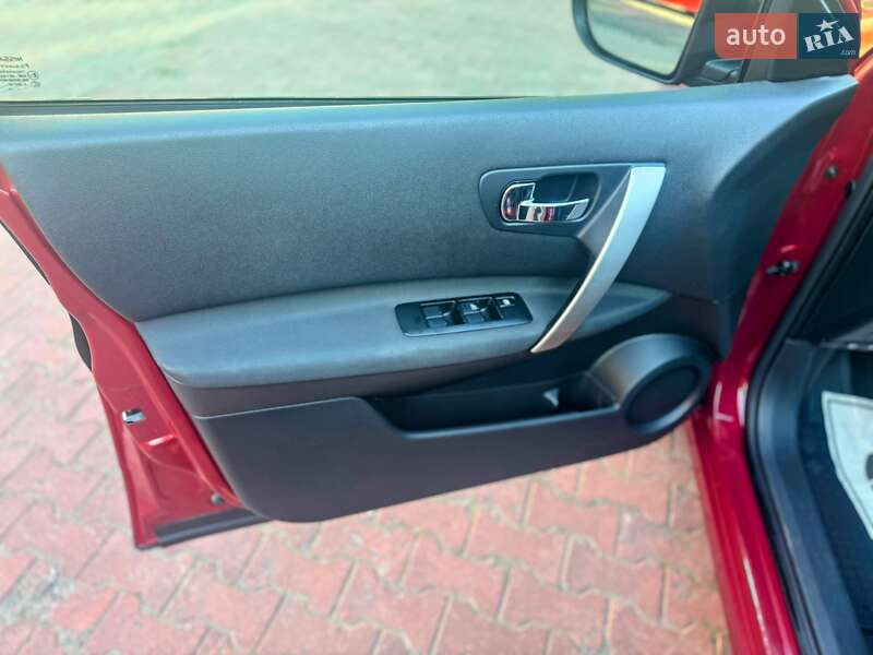 Внедорожник / Кроссовер Nissan Qashqai 2012 в Черновцах