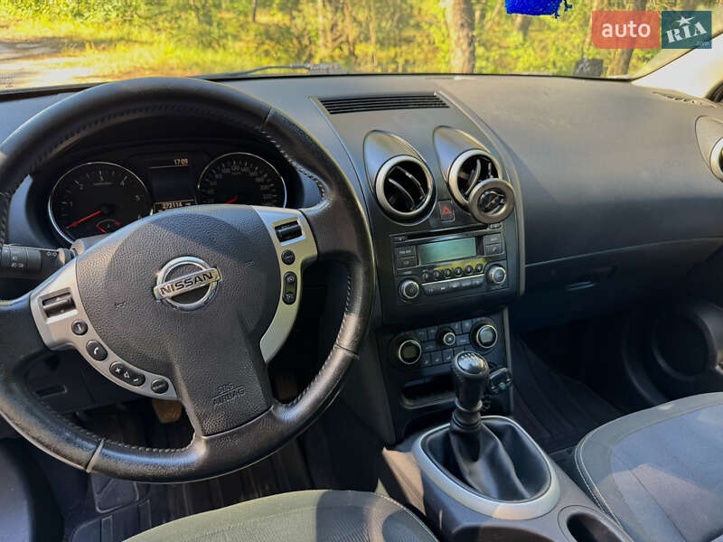 Внедорожник / Кроссовер Nissan Qashqai 2010 в Остроге
