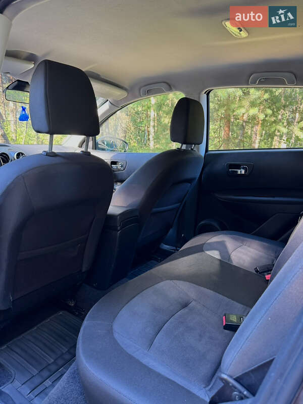 Внедорожник / Кроссовер Nissan Qashqai 2010 в Остроге