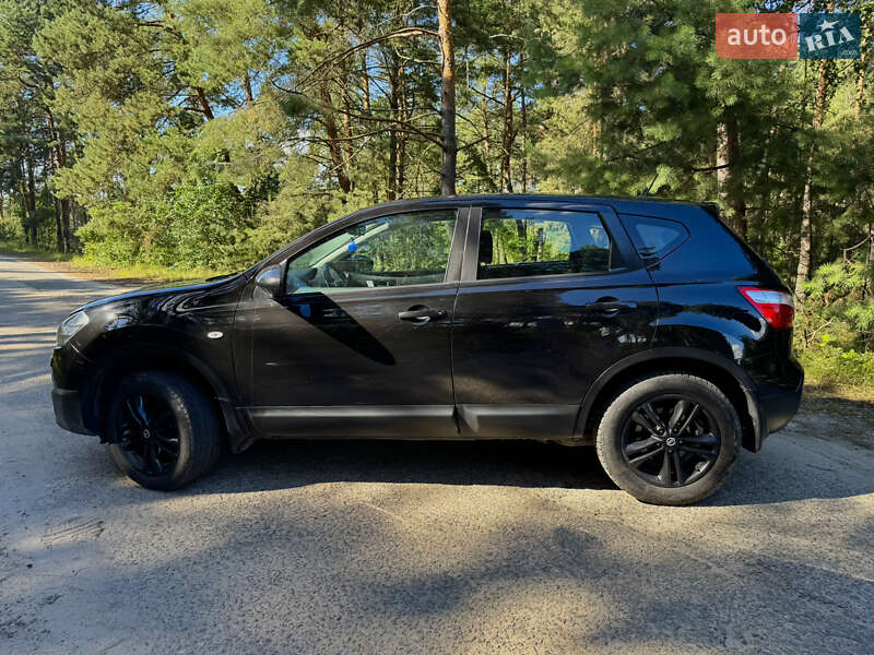 Внедорожник / Кроссовер Nissan Qashqai 2010 в Остроге