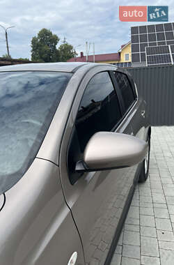 Позашляховик / Кросовер Nissan Qashqai 2011 в 