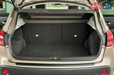 Внедорожник / Кроссовер Nissan Qashqai 2010 в 