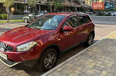 Внедорожник / Кроссовер Nissan Qashqai 2012 в 