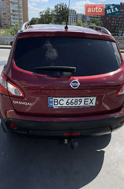 Внедорожник / Кроссовер Nissan Qashqai 2012 в 