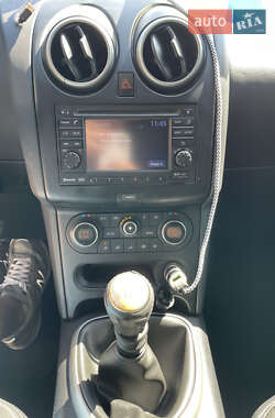Внедорожник / Кроссовер Nissan Qashqai 2012 в 
