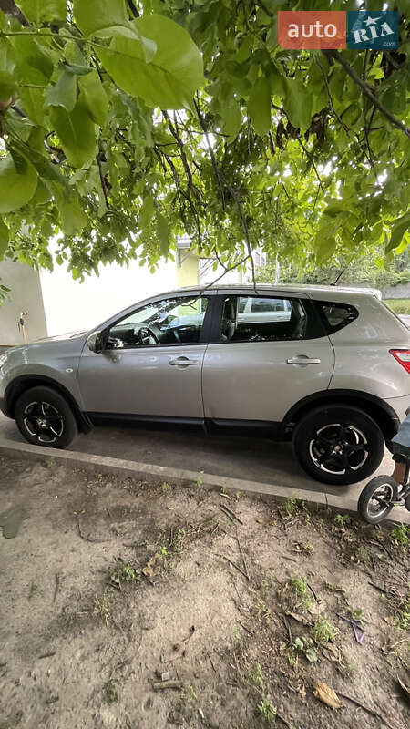Внедорожник / Кроссовер Nissan Qashqai 2012 в Буче