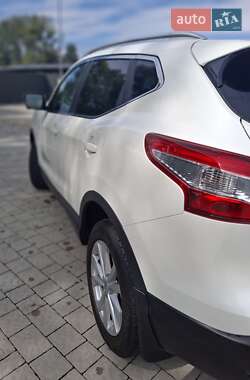Внедорожник / Кроссовер Nissan Qashqai 2015 в 
