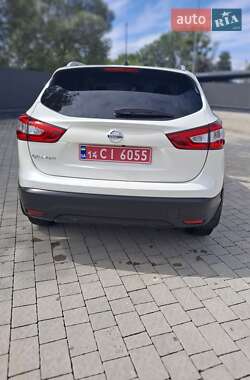 Внедорожник / Кроссовер Nissan Qashqai 2015 в 
