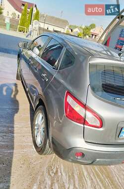 Внедорожник / Кроссовер Nissan Qashqai 2013 в 