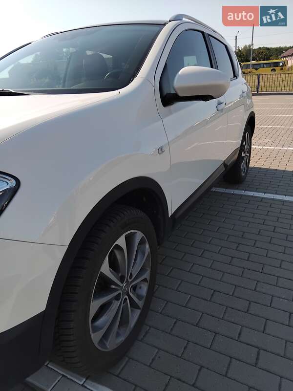 Внедорожник / Кроссовер Nissan Qashqai 2013 в Нововолынске