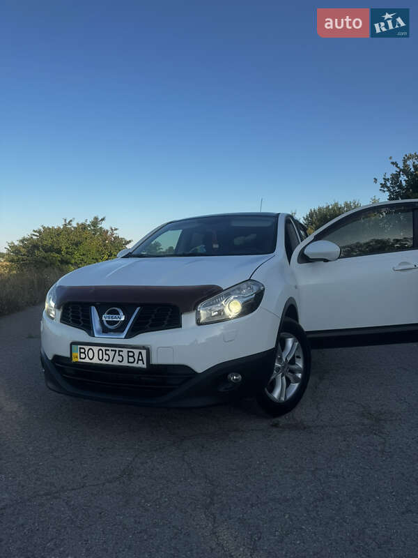 Внедорожник / Кроссовер Nissan Qashqai 2012 в 