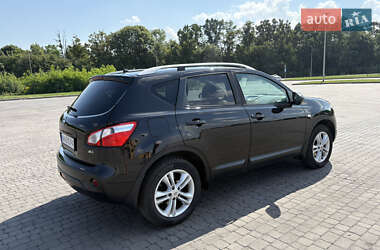 Внедорожник / Кроссовер Nissan Qashqai 2012 в 