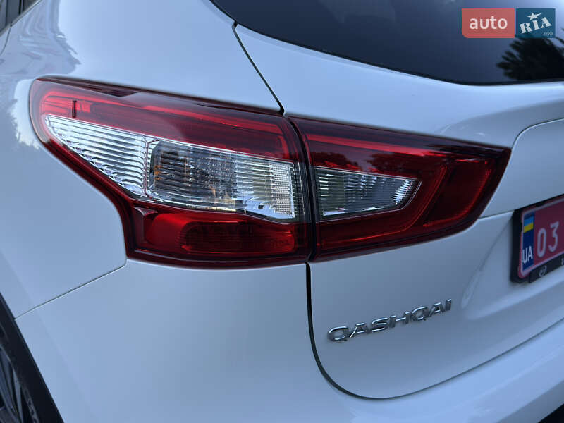 Внедорожник / Кроссовер Nissan Qashqai 2015 в Полтаве