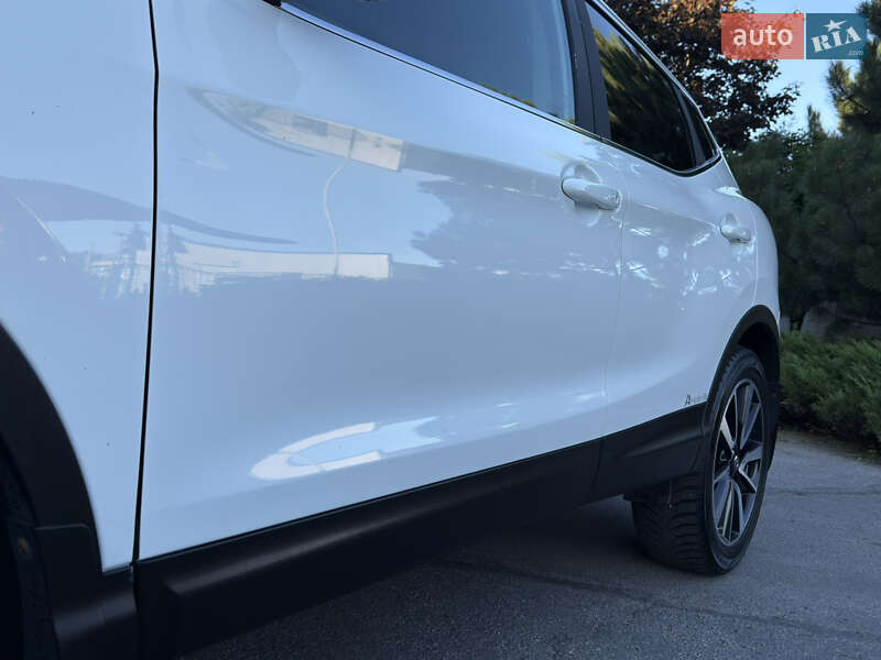 Внедорожник / Кроссовер Nissan Qashqai 2015 в Полтаве