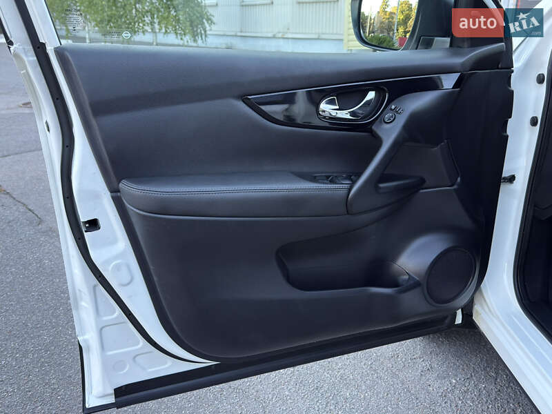 Внедорожник / Кроссовер Nissan Qashqai 2015 в Полтаве