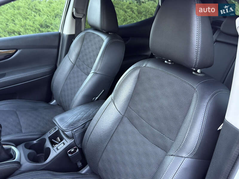 Внедорожник / Кроссовер Nissan Qashqai 2015 в Полтаве