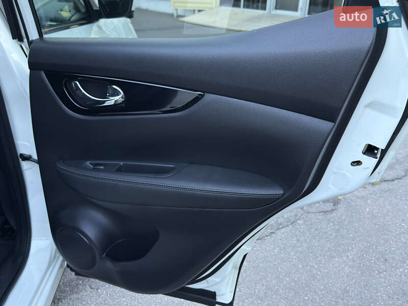 Внедорожник / Кроссовер Nissan Qashqai 2015 в Полтаве