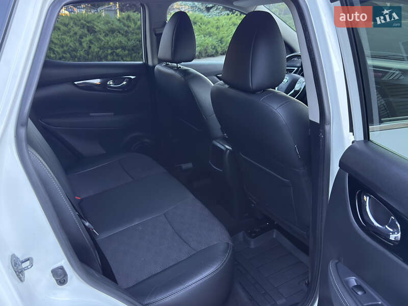 Внедорожник / Кроссовер Nissan Qashqai 2015 в Полтаве