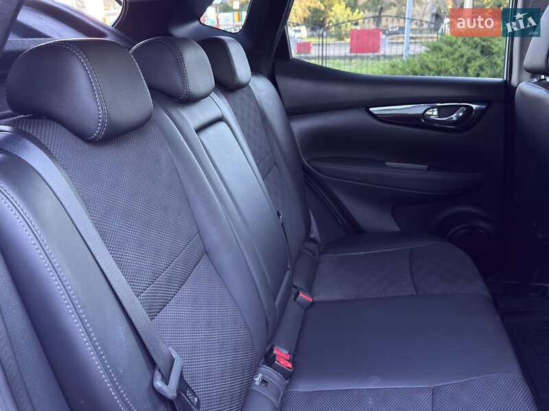 Внедорожник / Кроссовер Nissan Qashqai 2015 в Полтаве