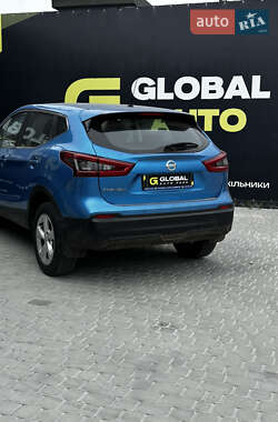Внедорожник / Кроссовер Nissan Qashqai 2017 в 