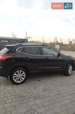 Внедорожник / Кроссовер Nissan Qashqai 2014 в 