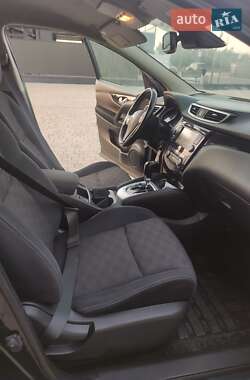 Внедорожник / Кроссовер Nissan Qashqai 2014 в 