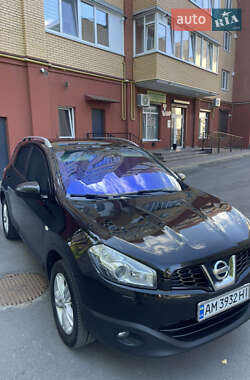 Внедорожник / Кроссовер Nissan Qashqai 2010 в 