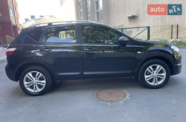 Внедорожник / Кроссовер Nissan Qashqai 2010 в 