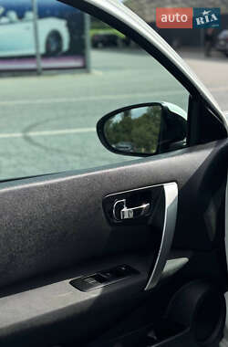Внедорожник / Кроссовер Nissan Qashqai 2012 в 