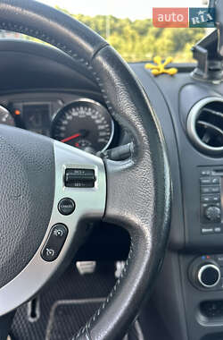 Внедорожник / Кроссовер Nissan Qashqai 2012 в 