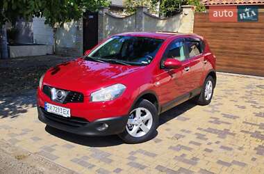 Позашляховик / Кросовер Nissan Qashqai 2010 в 