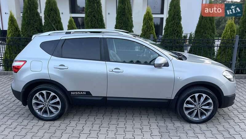 Позашляховик / Кросовер Nissan Qashqai 2010 в Стрию