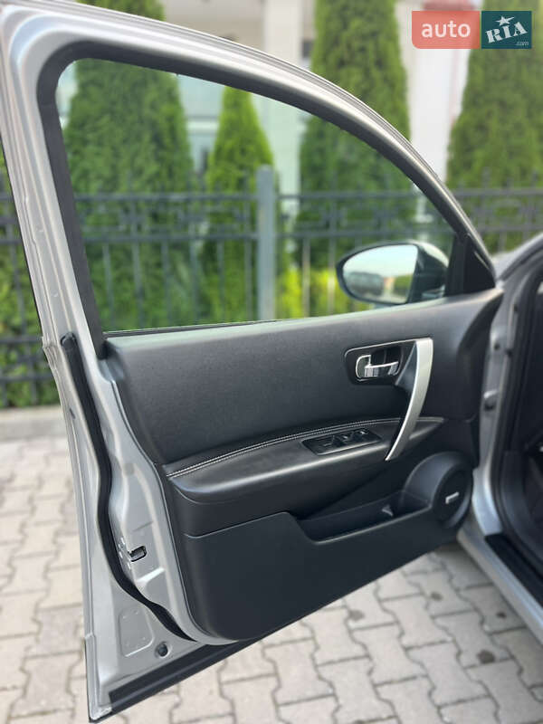 Позашляховик / Кросовер Nissan Qashqai 2010 в Стрию