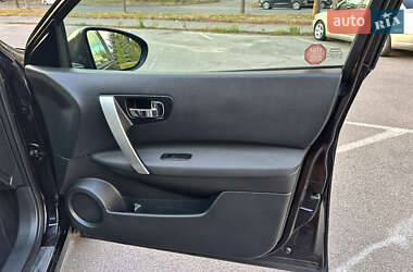 Внедорожник / Кроссовер Nissan Qashqai 2010 в 