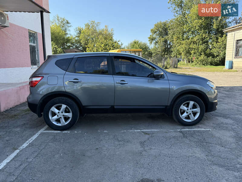 Внедорожник / Кроссовер Nissan Qashqai 2012 в Решетиловке