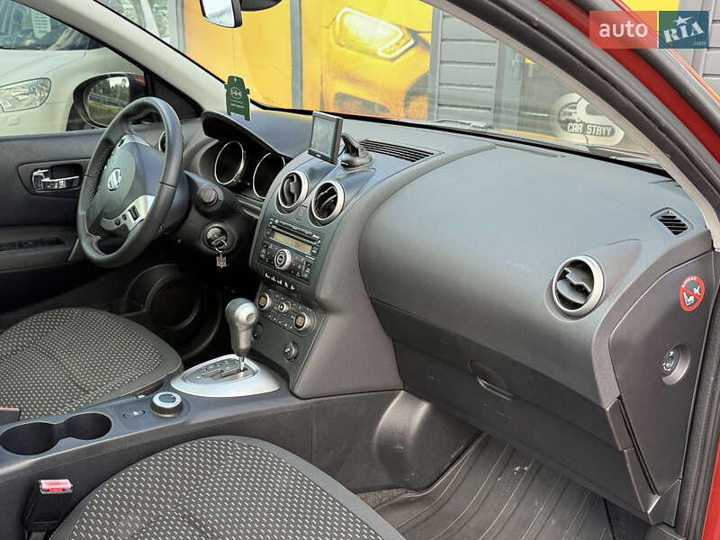 Позашляховик / Кросовер Nissan Qashqai 2008 в Стрию
