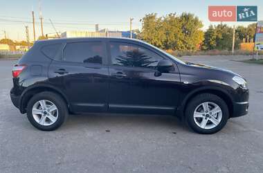 Внедорожник / Кроссовер Nissan Qashqai 2011 в 