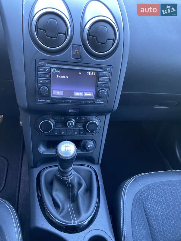 Внедорожник / Кроссовер Nissan Qashqai 2013 в Черновцах