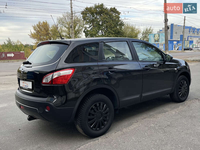 Позашляховик / Кросовер Nissan Qashqai 2011 в Сумах