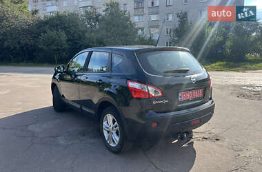 Внедорожник / Кроссовер Nissan Qashqai 2010 в 