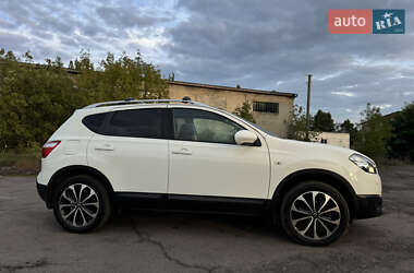 Внедорожник / Кроссовер Nissan Qashqai 2012 в 