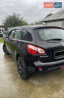 Позашляховик / Кросовер Nissan Qashqai 2011 в Чернівцях