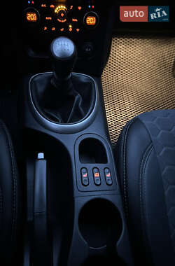 Позашляховик / Кросовер Nissan Qashqai 2011 в  фото 10 Позашляховик / Кросовер Nissan Qashqai 2011 в
